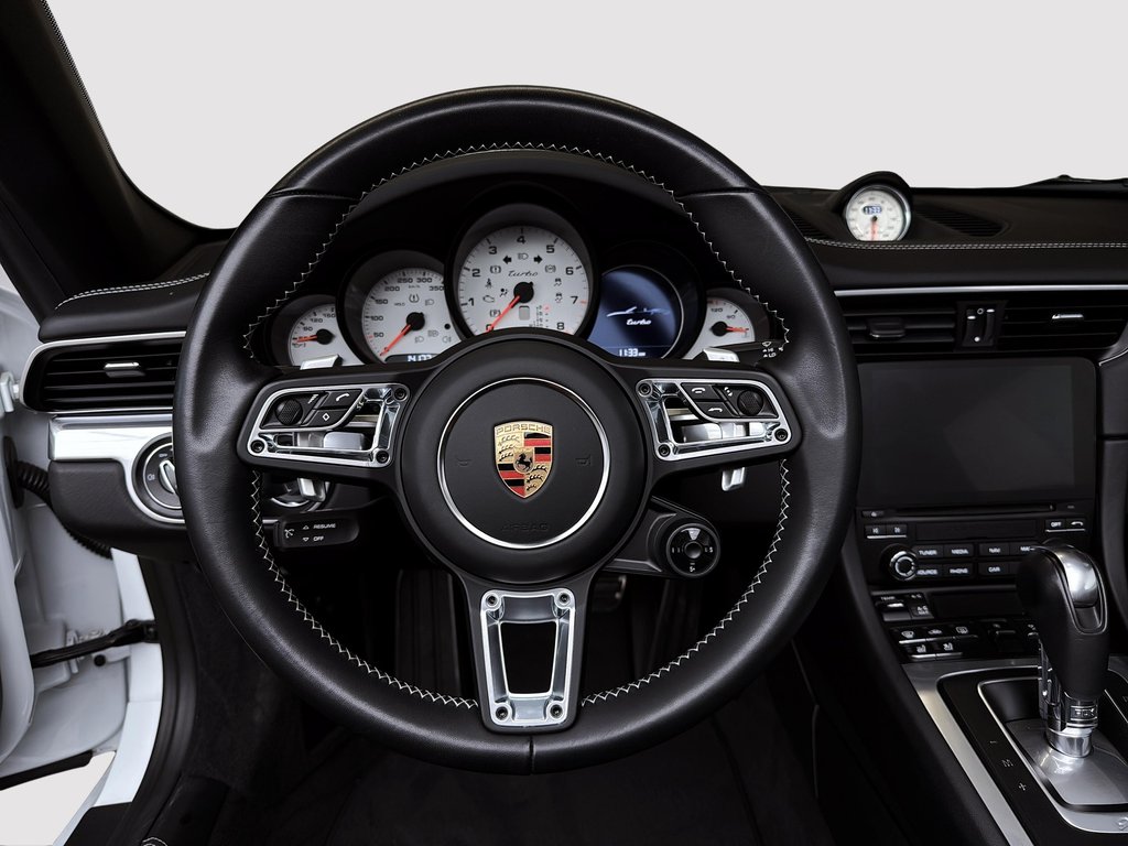 Porsche 911 Turbo Cabriolet w/Porsche Dynamic Chassis 2019 à Laval, Québec - 18 - w1024h768px