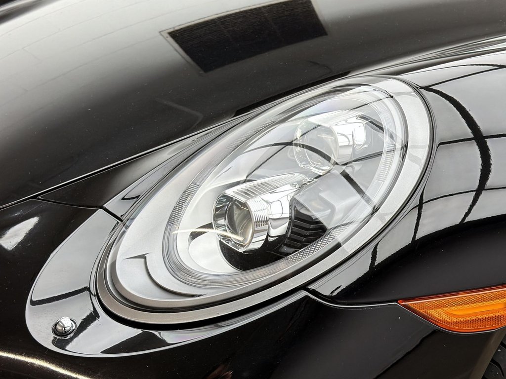 2019 Porsche 911 in Laval, Quebec - 8 - w1024h768px