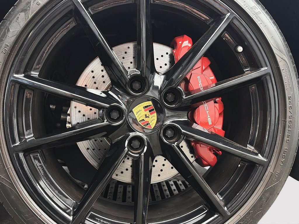 Porsche 911  2020 à Laval, Québec - 12 - w1024h768px