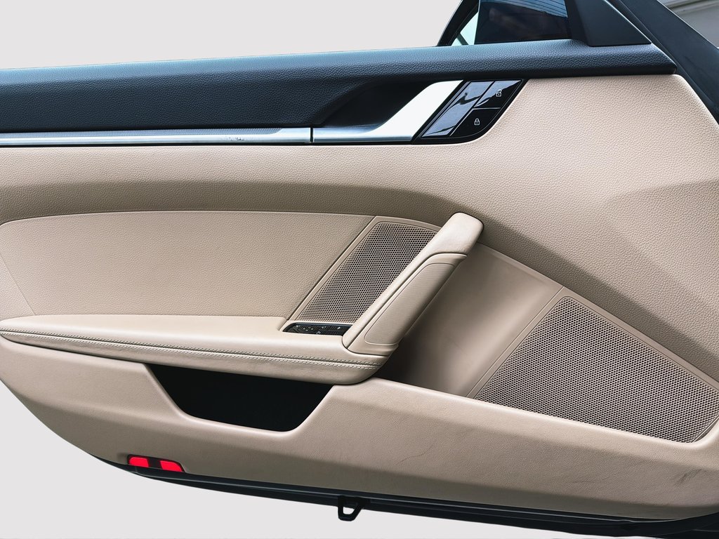2021 Porsche 911 Carrera 4 Cabriolet in Laval, Quebec - 29 - w1024h768px