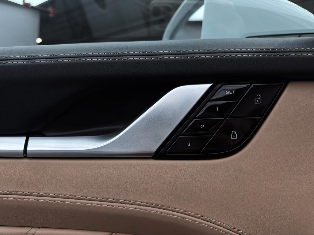 2021 Porsche 911 Turbo Cabriolet Turbo SportDesign Package in Laval, Quebec - 30 - w1024h768px