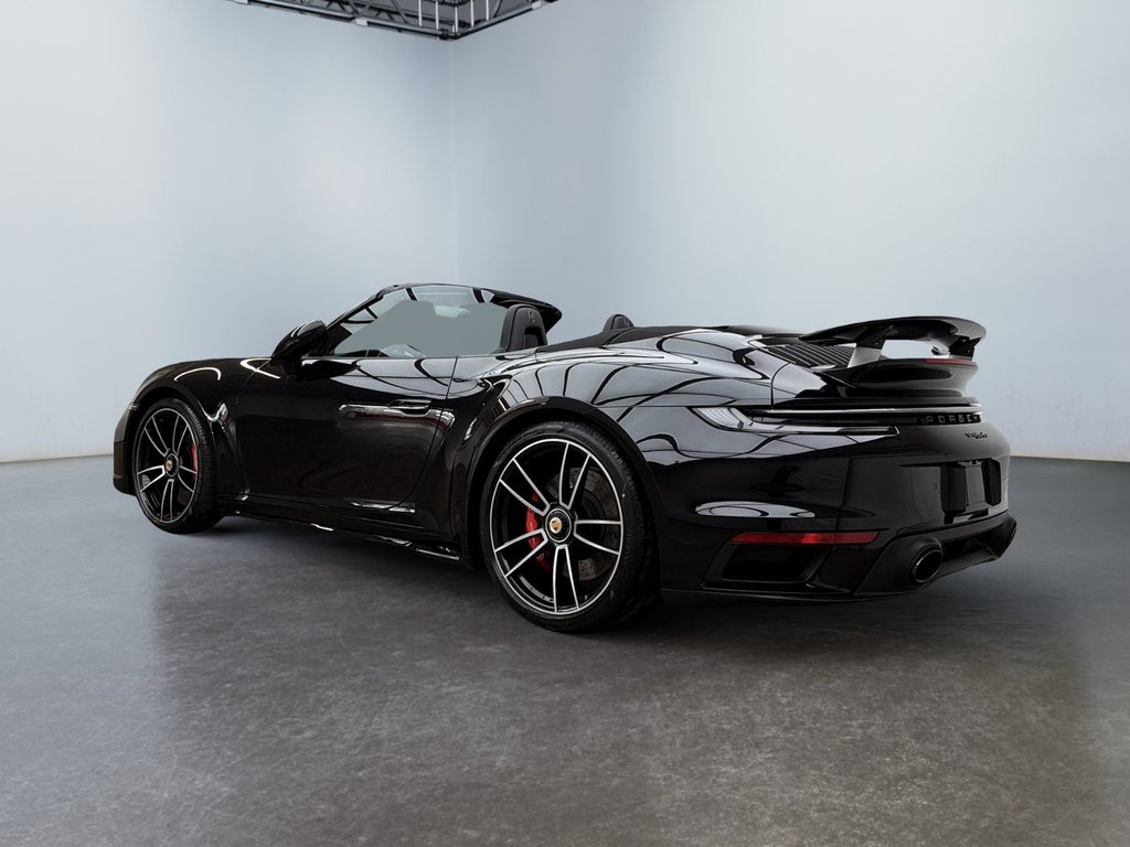 Porsche 911  2021 à Laval, Québec - 3 - w1024h768px
