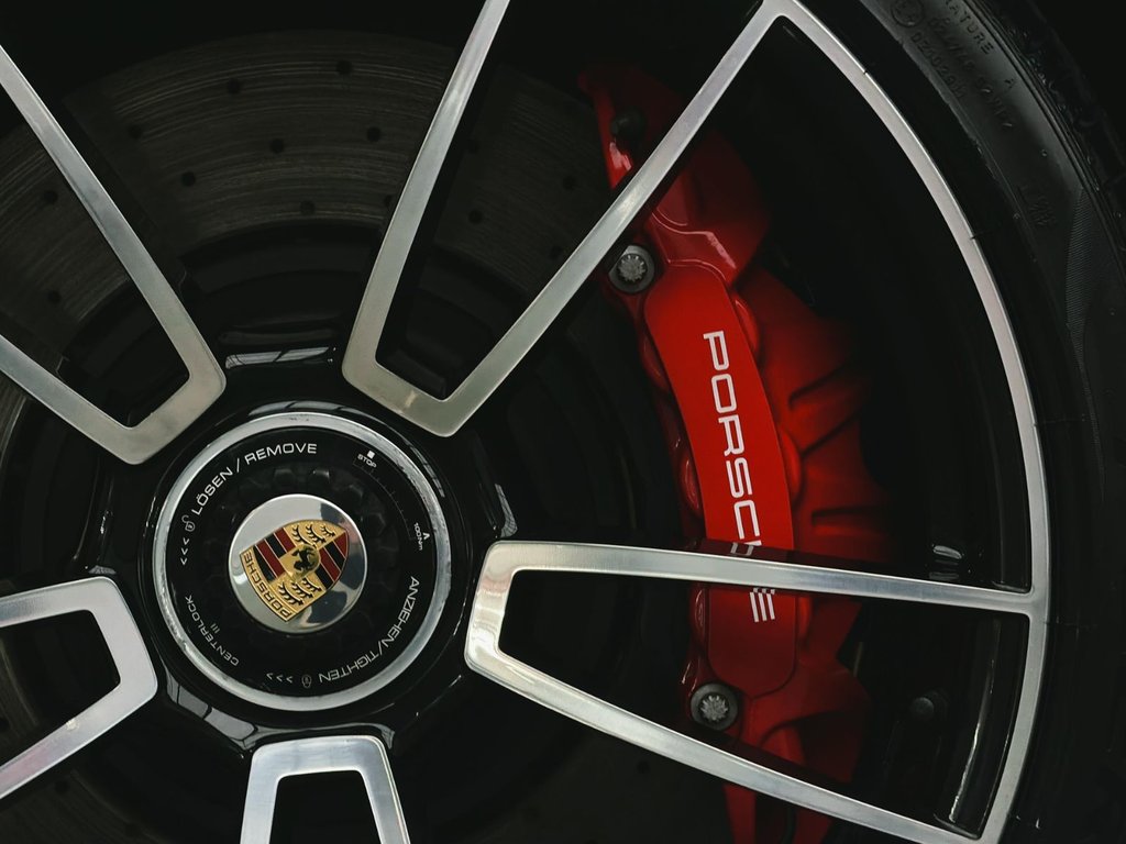 Porsche 911  2021 à Laval, Québec - 14 - w1024h768px