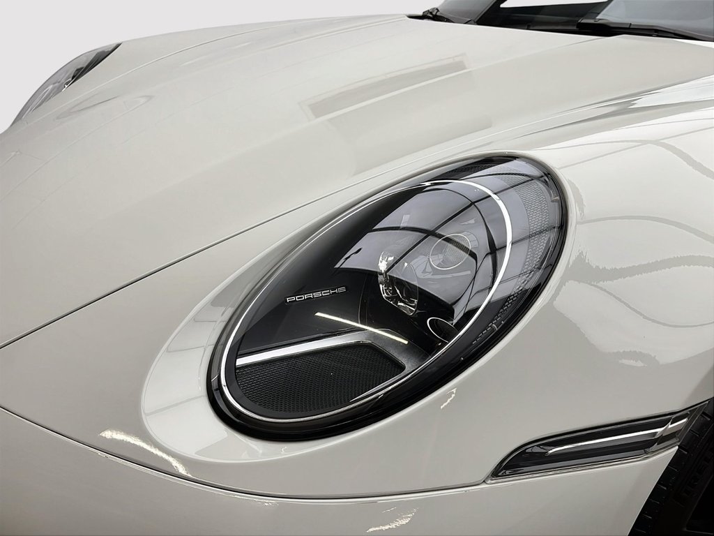 Porsche 911  2022 à Laval, Québec - 8 - w1024h768px