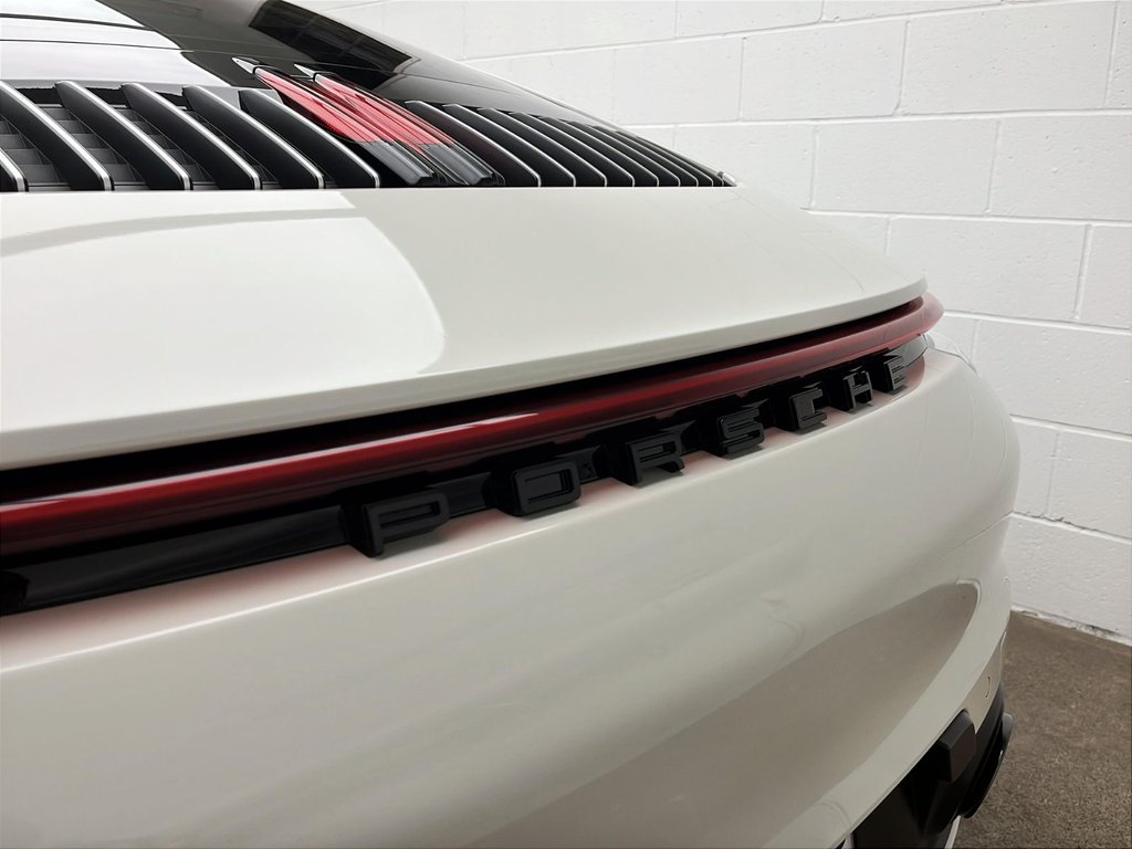 Porsche 911  2022 à Laval, Québec - 7 - w1024h768px