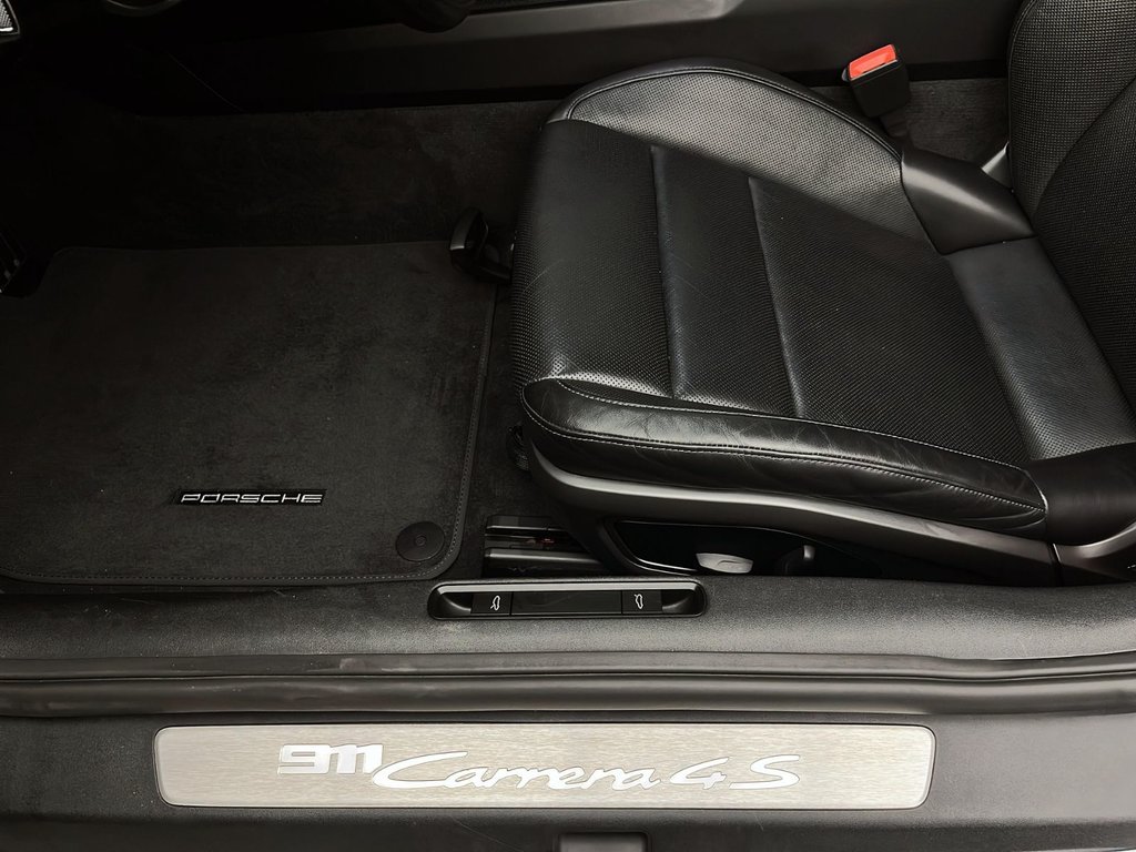 Porsche 911  2022 à Laval, Québec - 30 - w1024h768px