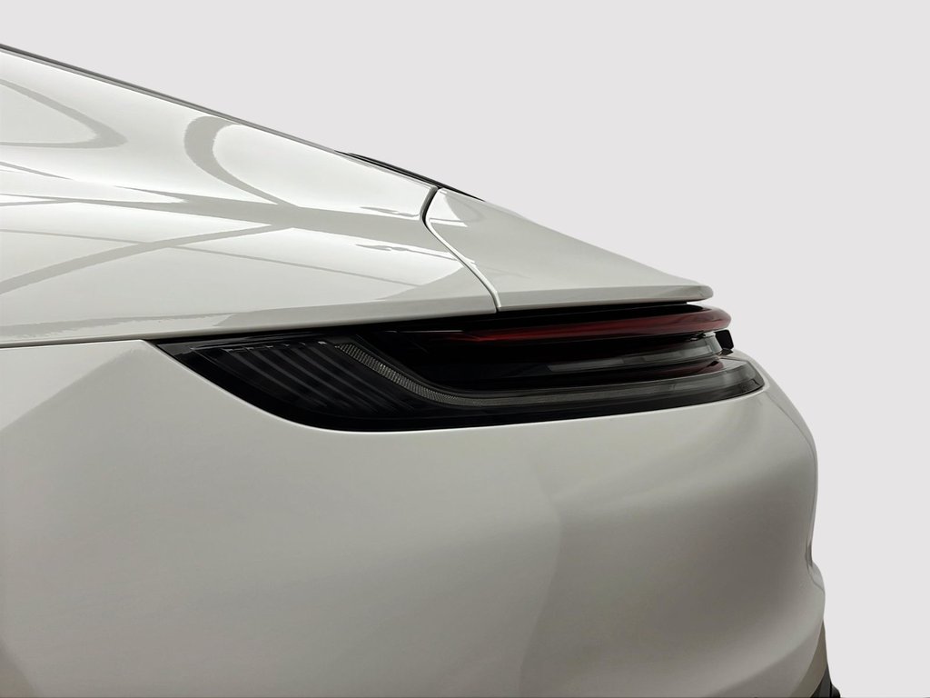 Porsche 911  2022 à Laval, Québec - 9 - w1024h768px