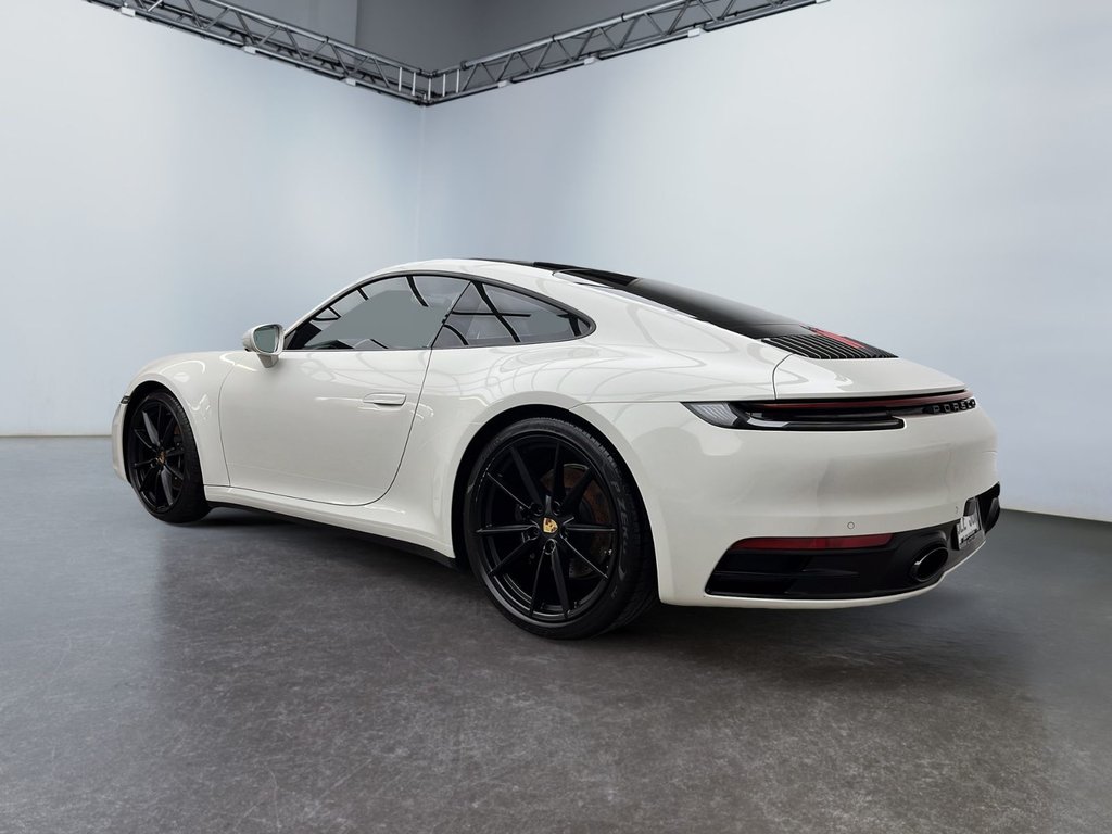 Porsche 911  2022 à Laval, Québec - 3 - w1024h768px