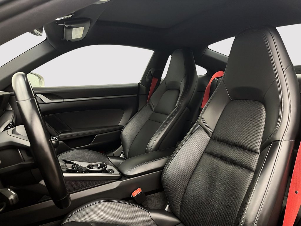 Porsche 911  2022 à Laval, Québec - 13 - w1024h768px