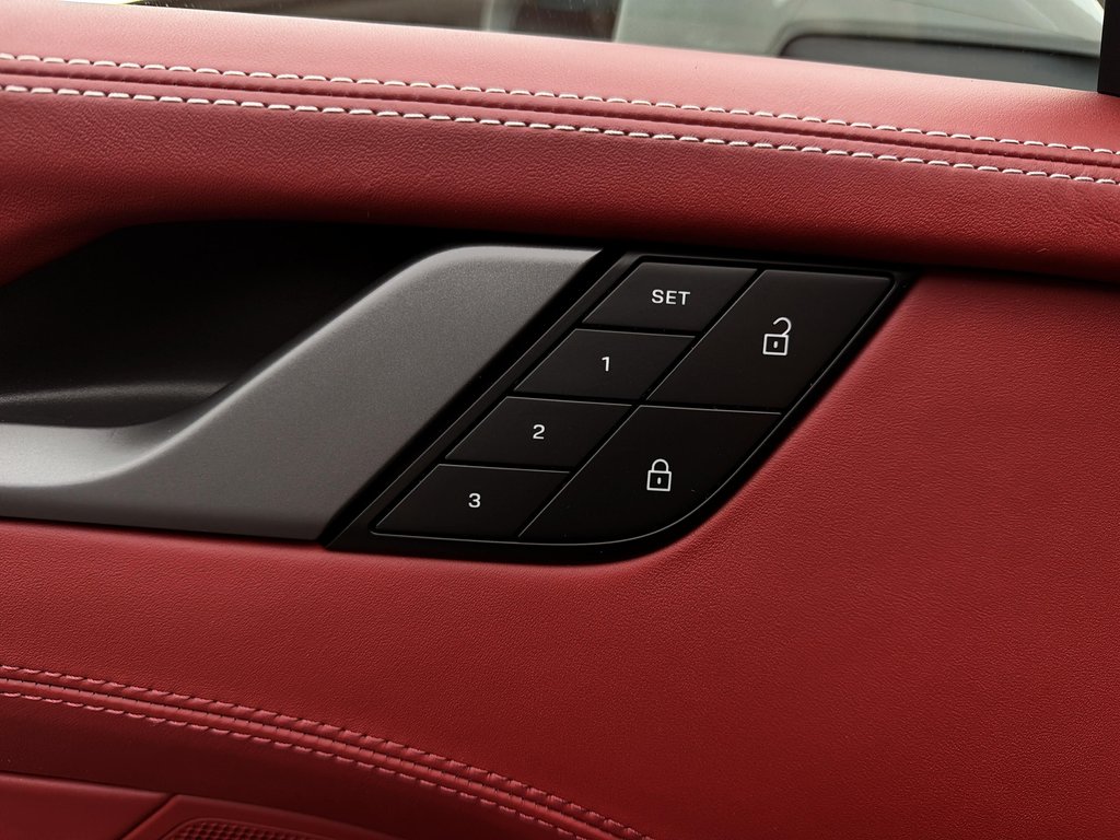 Porsche 911 Carrera 4S Cabriolet w/Sport Package 2022 à Laval, Québec - 32 - w1024h768px