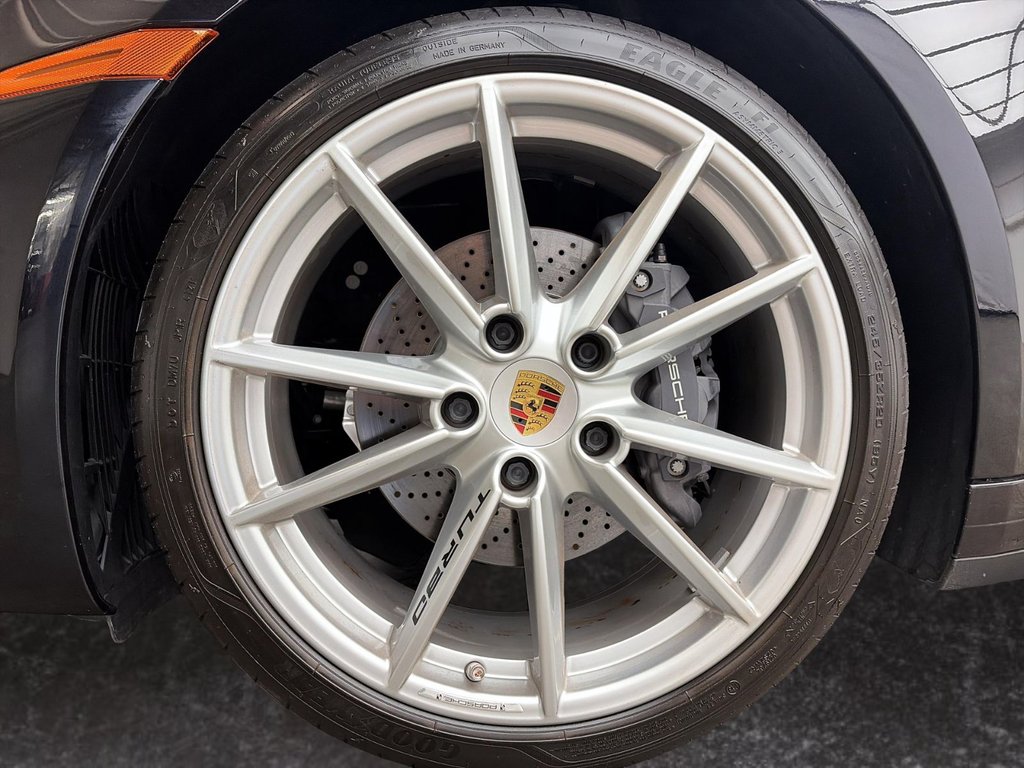 2022 Porsche 911 Carrera in Laval, Quebec - 9 - w1024h768px