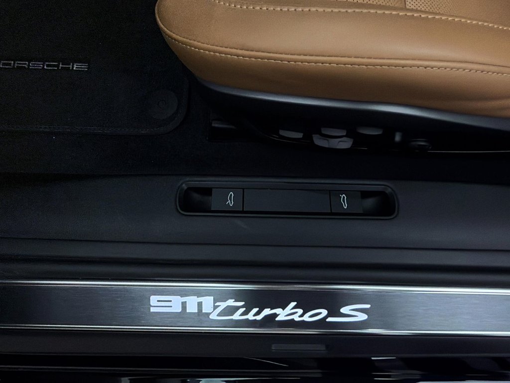 2023 Porsche 911 Turbo S in Laval, Quebec - 29 - w1024h768px