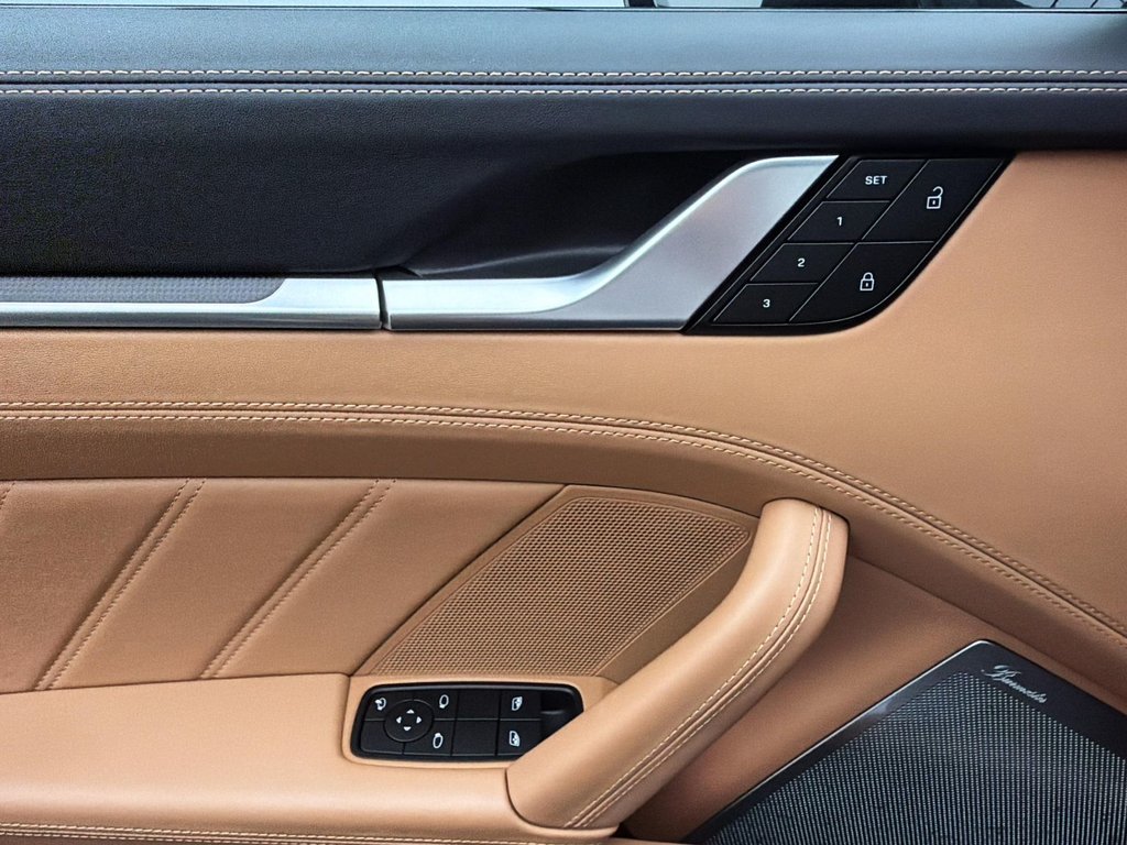 2023 Porsche 911 Turbo S in Laval, Quebec - 28 - w1024h768px