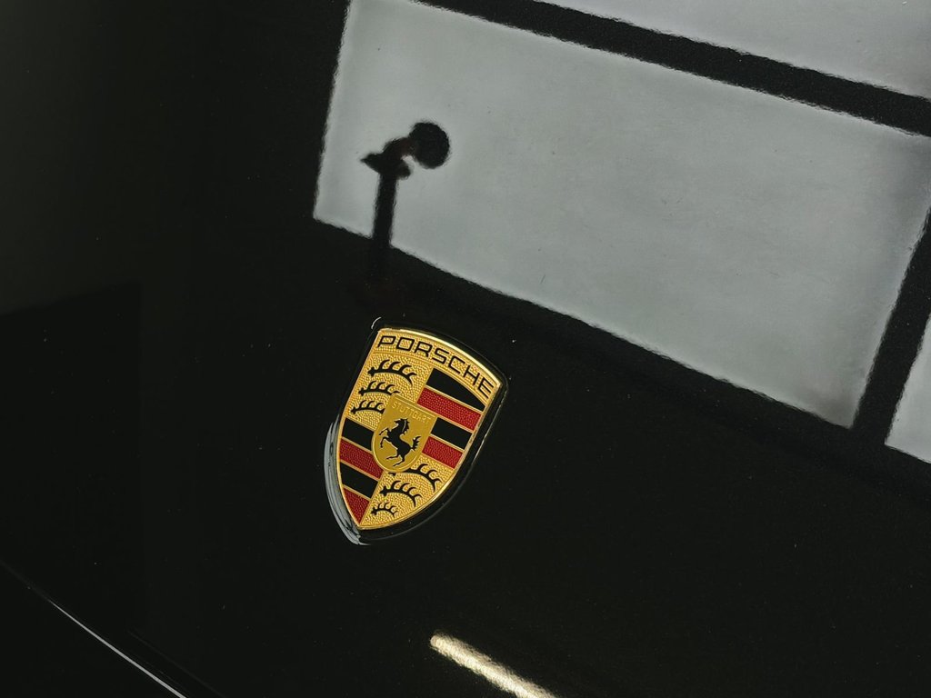 2023 Porsche 911 Turbo S in Laval, Quebec - 10 - w1024h768px