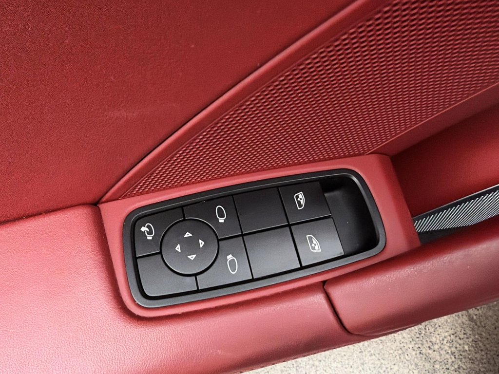 2023 Porsche 911 Carrera 4S in Laval, Quebec - 26 - w1024h768px