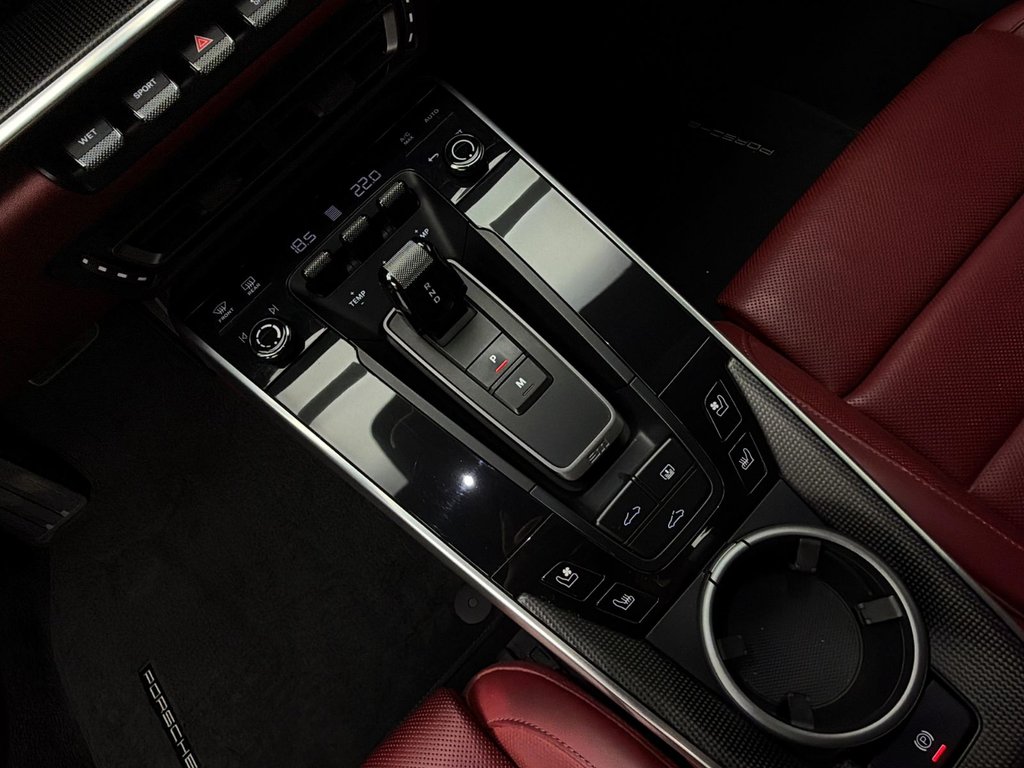 2023 Porsche 911 Carrera 4S in Laval, Quebec - 18 - w1024h768px