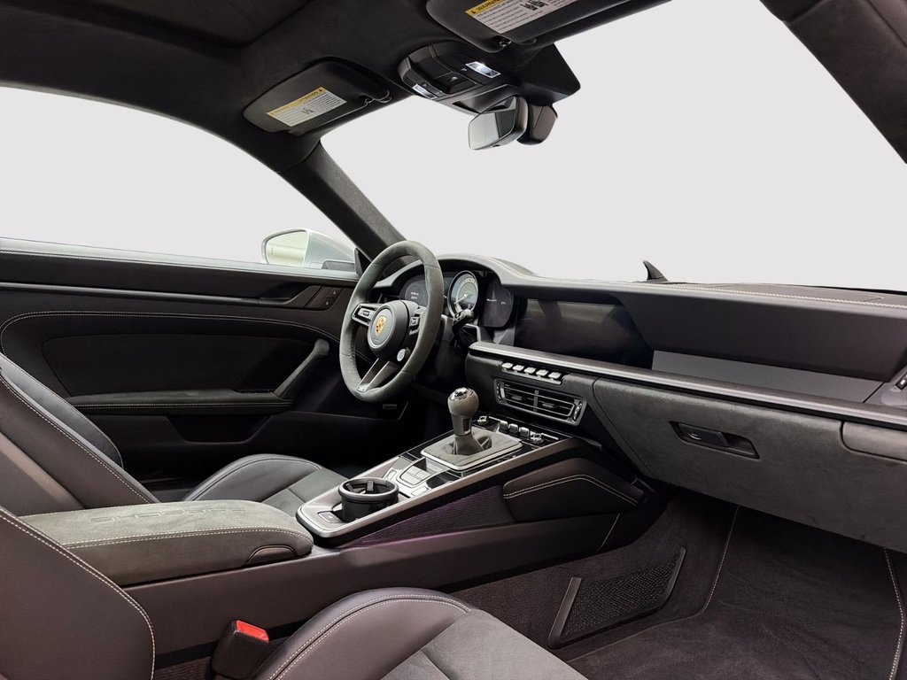 2023 Porsche 911 in Laval, Quebec - 23 - w1024h768px