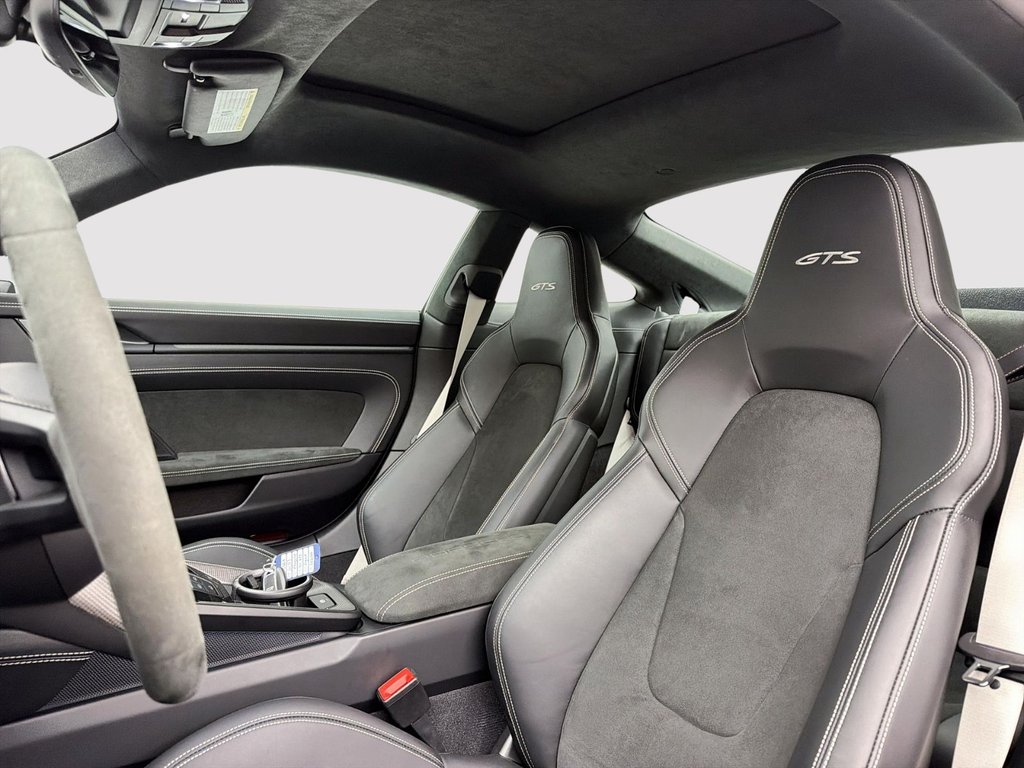 2023 Porsche 911 in Laval, Quebec - 13 - w1024h768px