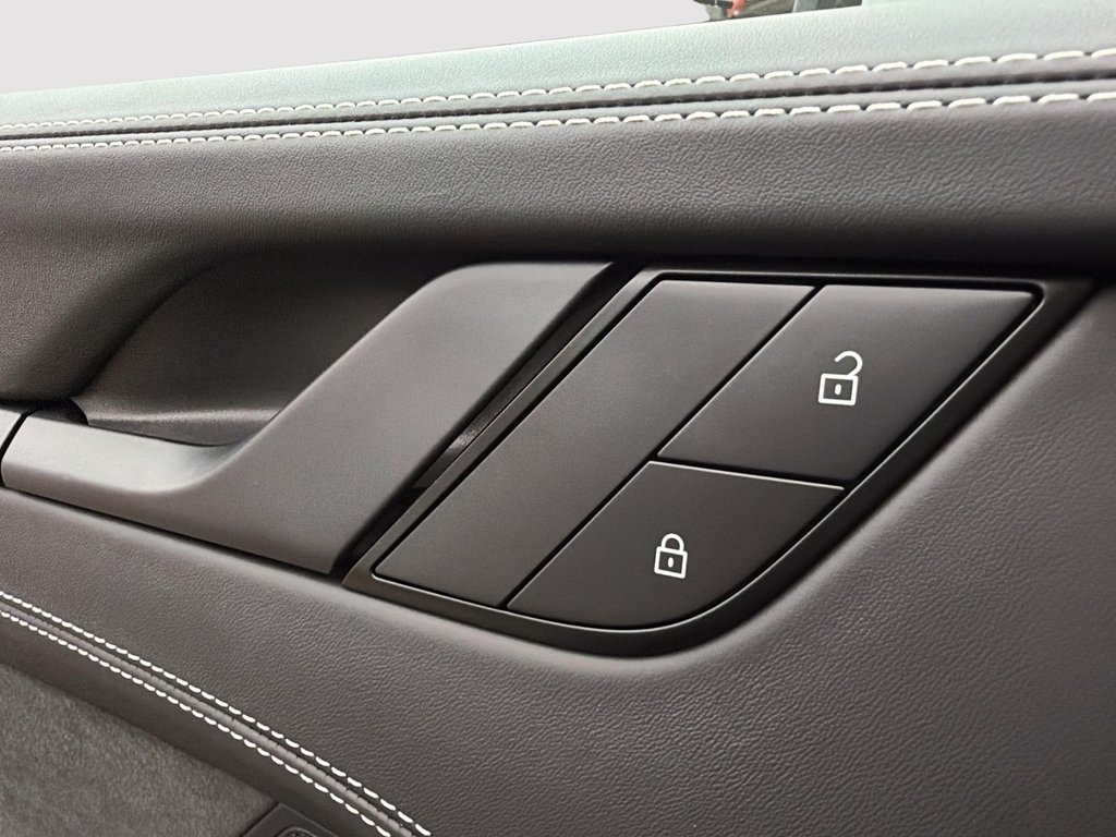 2023 Porsche 911 in Laval, Quebec - 27 - w1024h768px