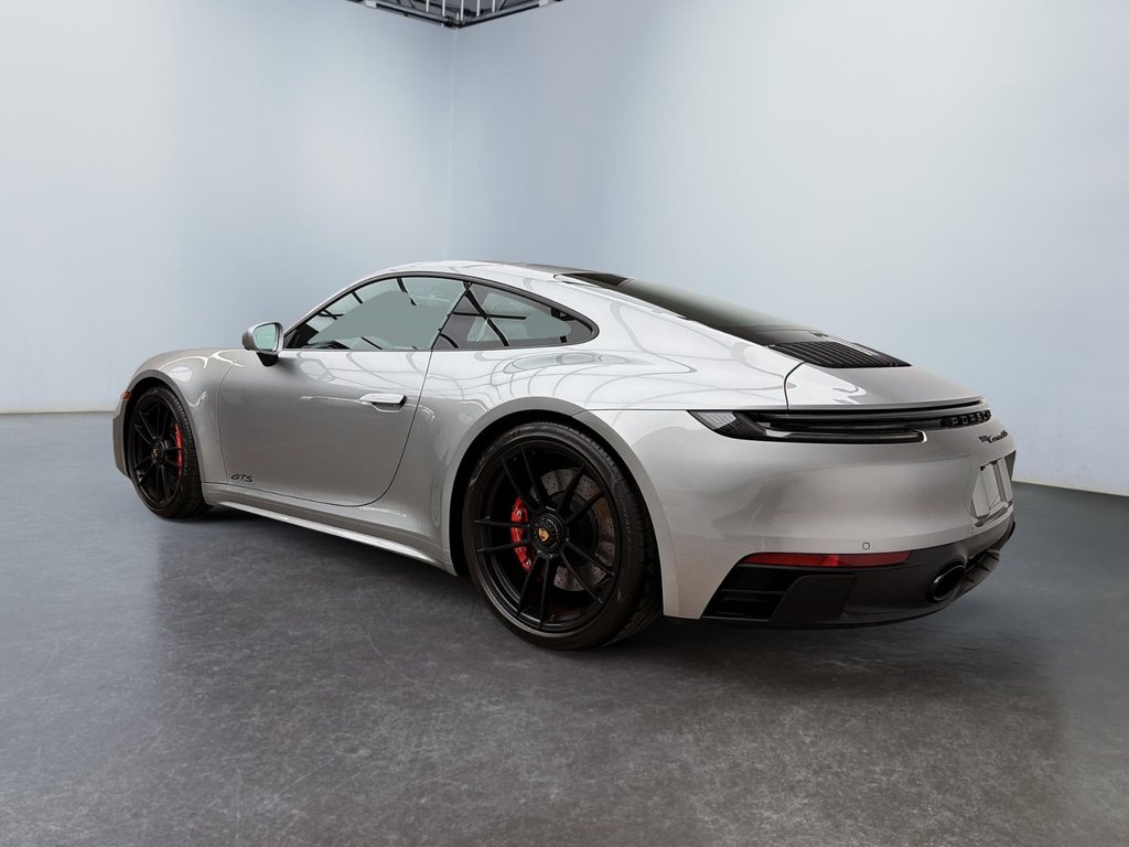 2023 Porsche 911 in Laval, Quebec - 3 - w1024h768px