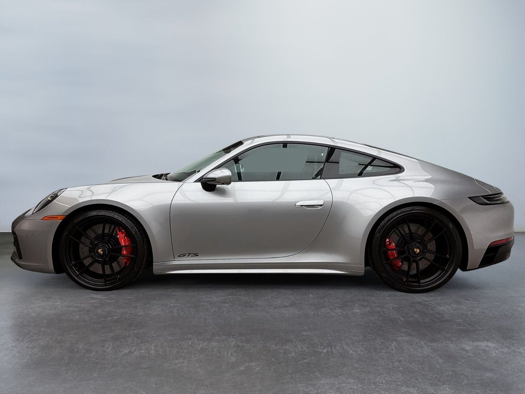 2023 Porsche 911 in Laval, Quebec - 2 - w1024h768px