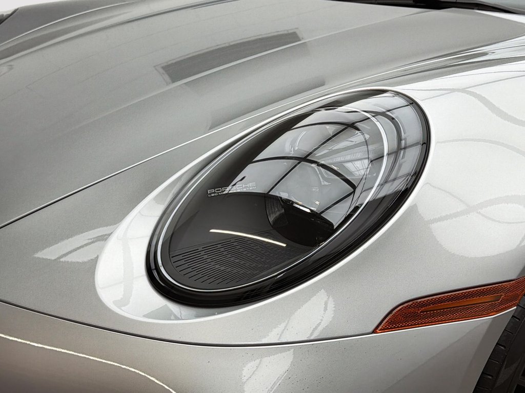 2023 Porsche 911 in Laval, Quebec - 8 - w1024h768px