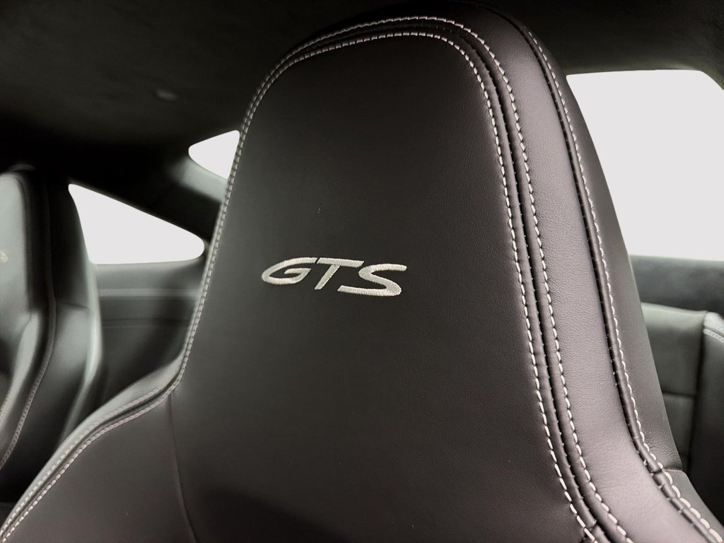 2023 Porsche 911 in Laval, Quebec - 24 - w1024h768px