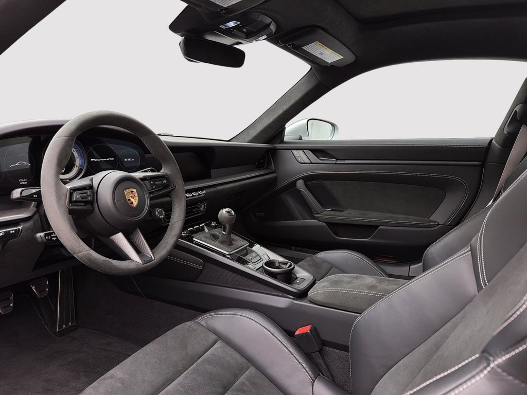 2023 Porsche 911 in Laval, Quebec - 12 - w1024h768px