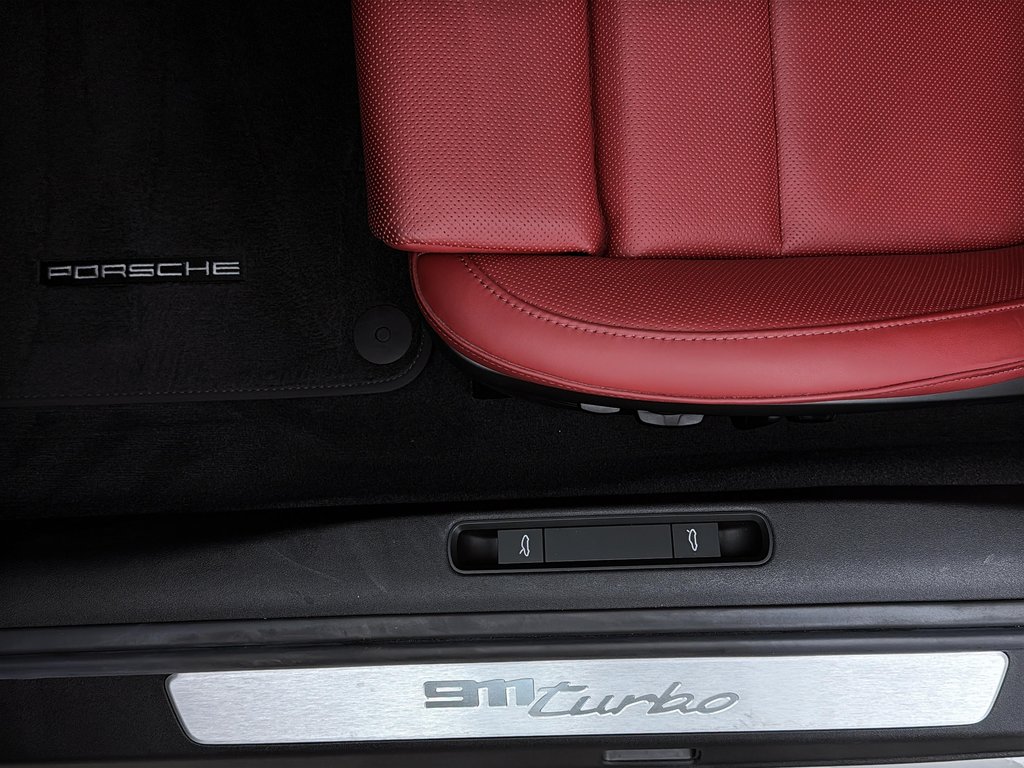 Porsche 911 Turbo Coupe 2024 à Laval, Québec - 25 - w1024h768px