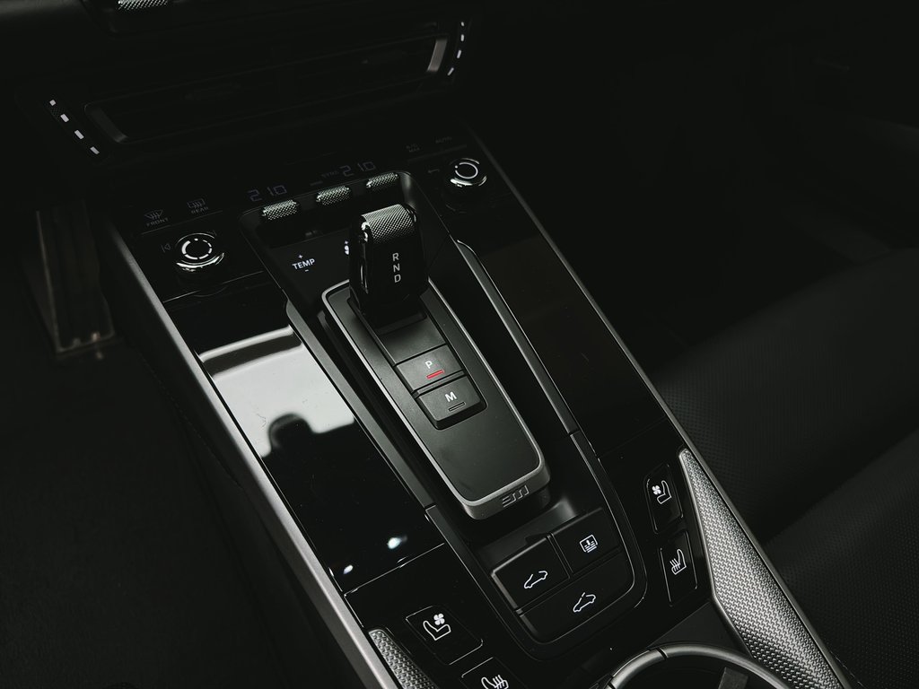 2024 Porsche 911 Carrera 4S  Premium & Sport Package in Laval, Quebec - 21 - w1024h768px