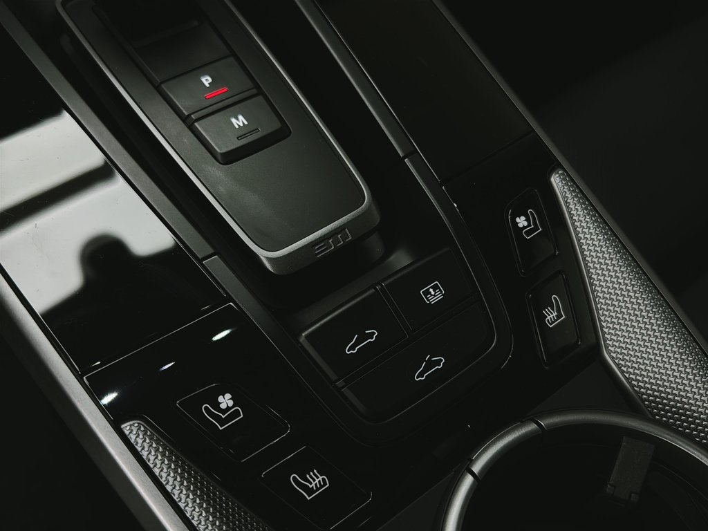 2024 Porsche 911 Carrera 4S  Premium & Sport Package in Laval, Quebec - 23 - w1024h768px