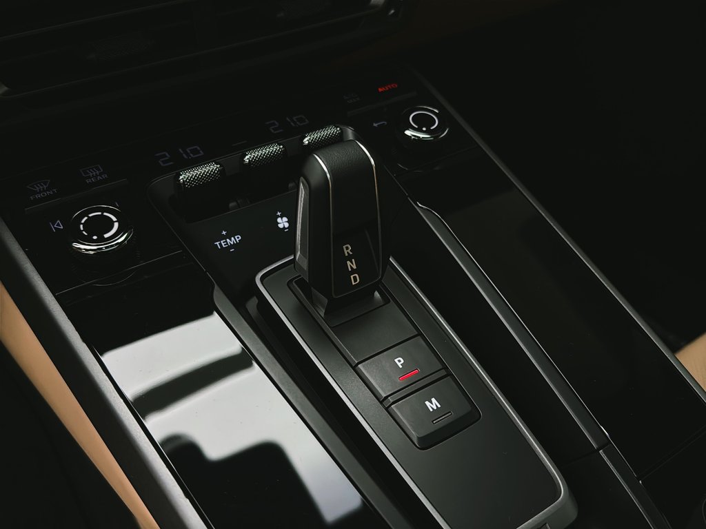 2024 Porsche 911 Carrera Premium Package in Laval, Quebec - 21 - w1024h768px