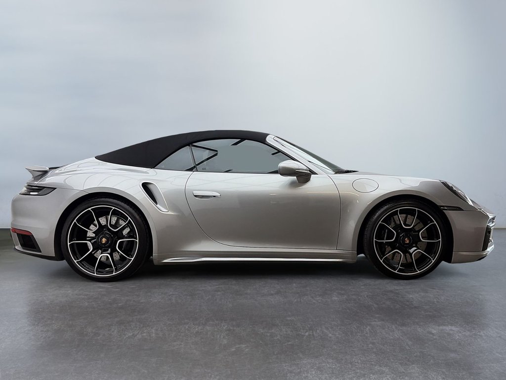 Porsche 911  2024 à Laval, Québec - 10 - w1024h768px