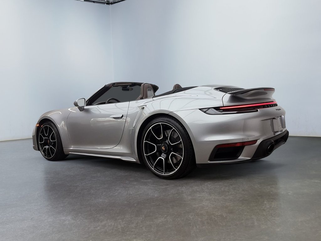 Porsche 911  2024 à Laval, Québec - 3 - w1024h768px