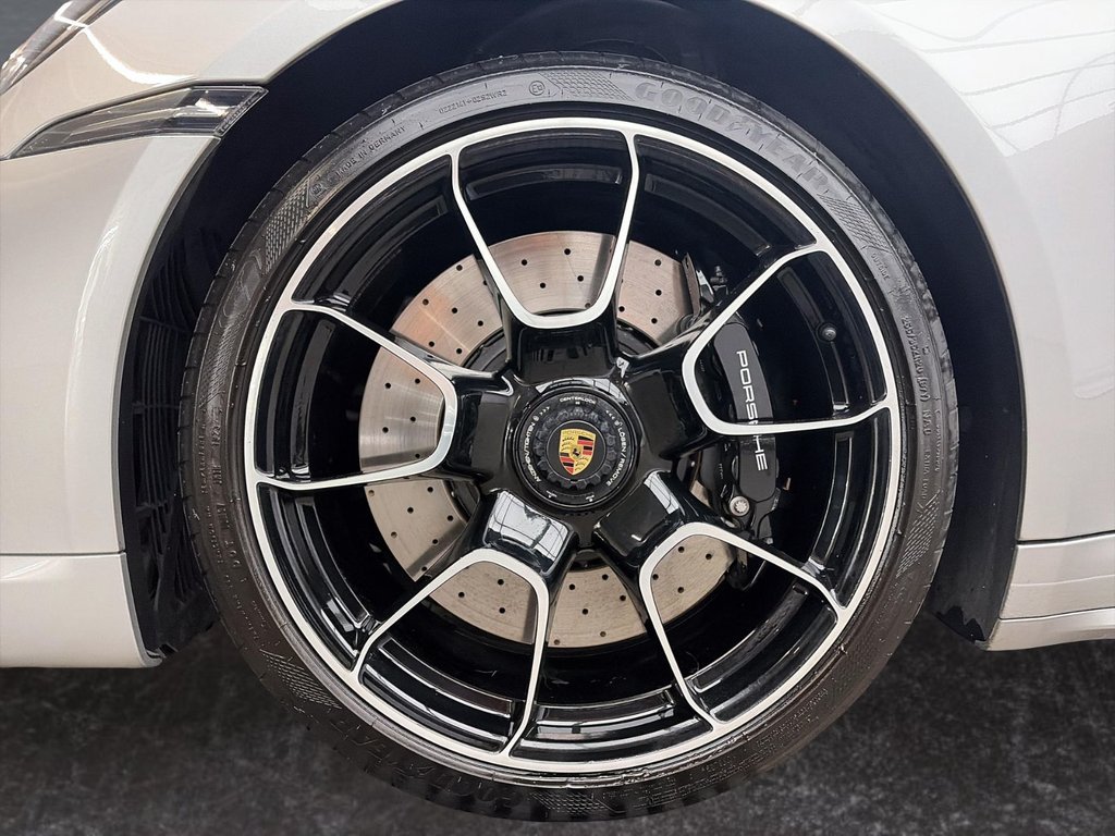 Porsche 911  2024 à Laval, Québec - 12 - w1024h768px