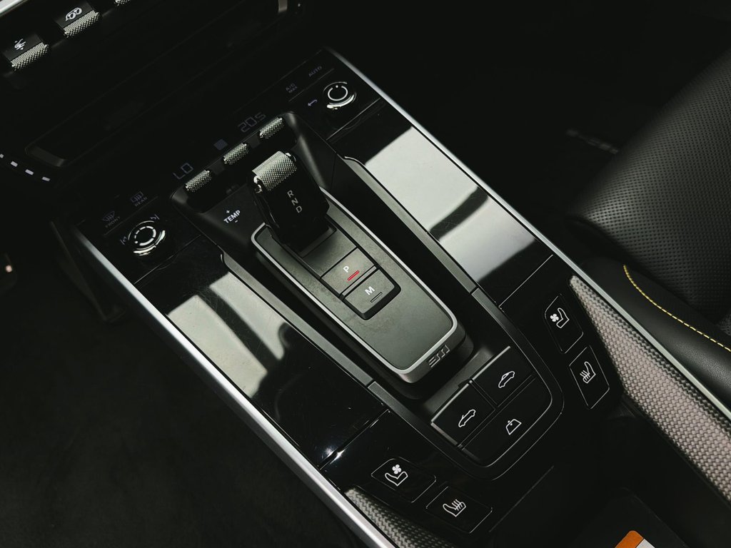 2024 Porsche 911 in Laval, Quebec - 23 - w1024h768px