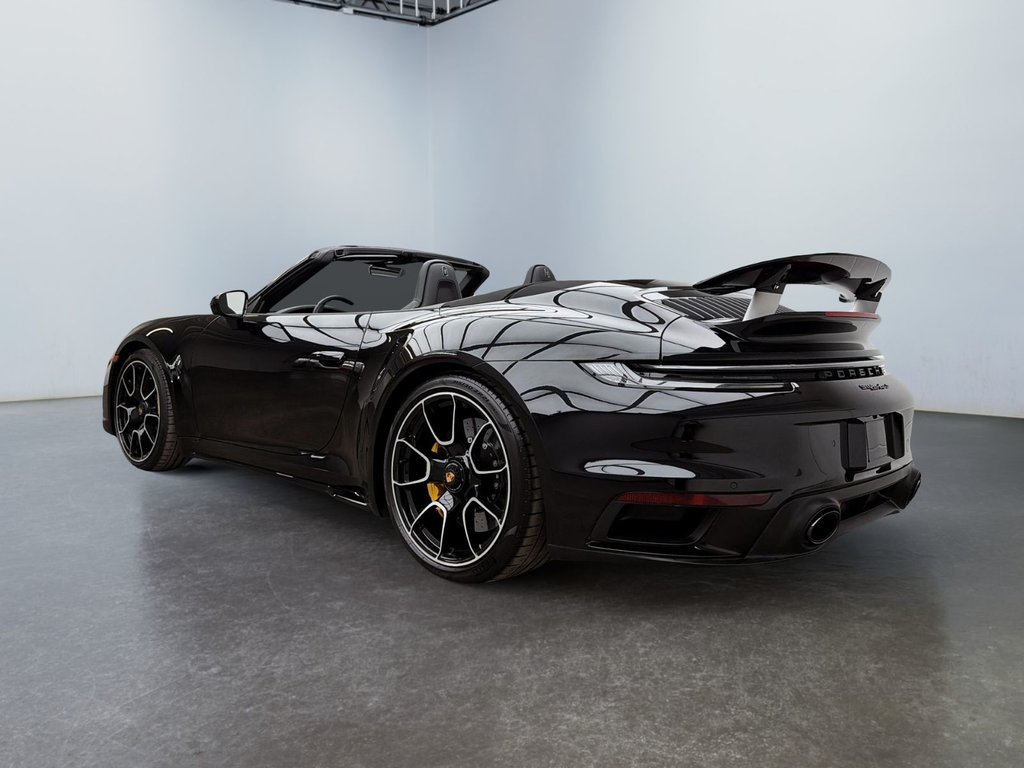 2024 Porsche 911 in Laval, Quebec - 3 - w1024h768px