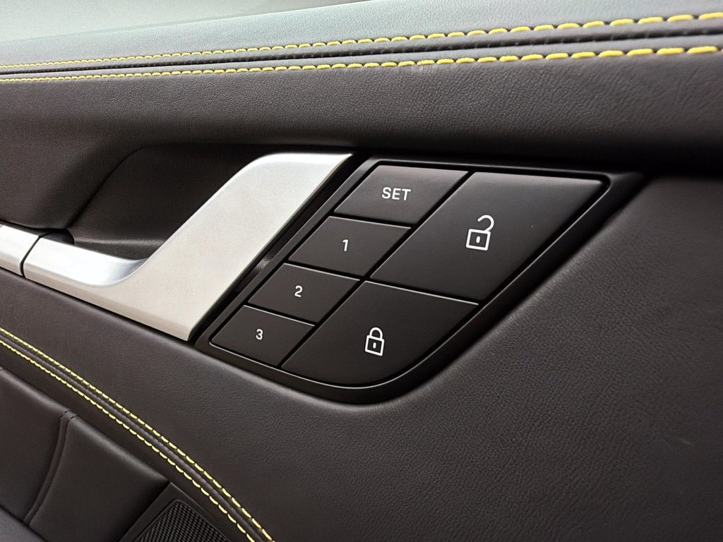 2024 Porsche 911 in Laval, Quebec - 30 - w1024h768px