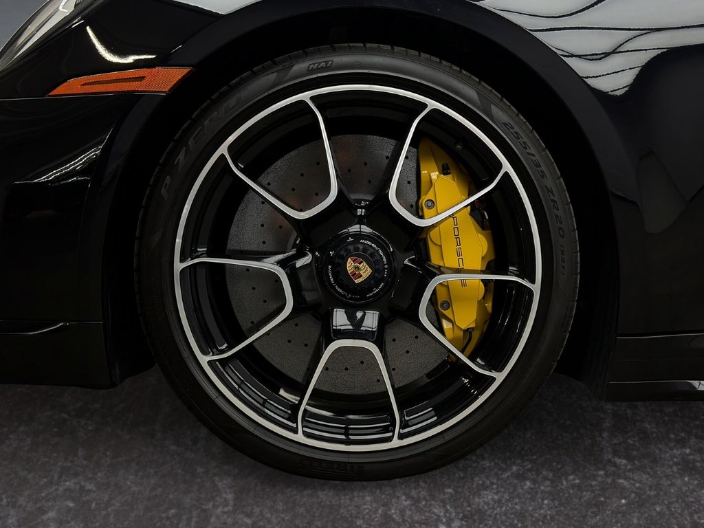 2024 Porsche 911 in Laval, Quebec - 13 - w1024h768px