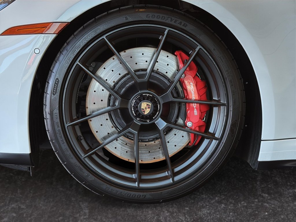 Porsche 911 Carrera 4 GTS Cabriolet 2025 à Laval, Québec - 7 - w1024h768px