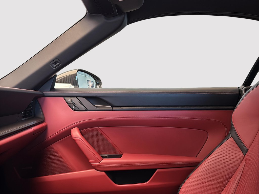 Porsche 911 Carrera 4 GTS Cabriolet 2025 à Laval, Québec - 35 - w1024h768px