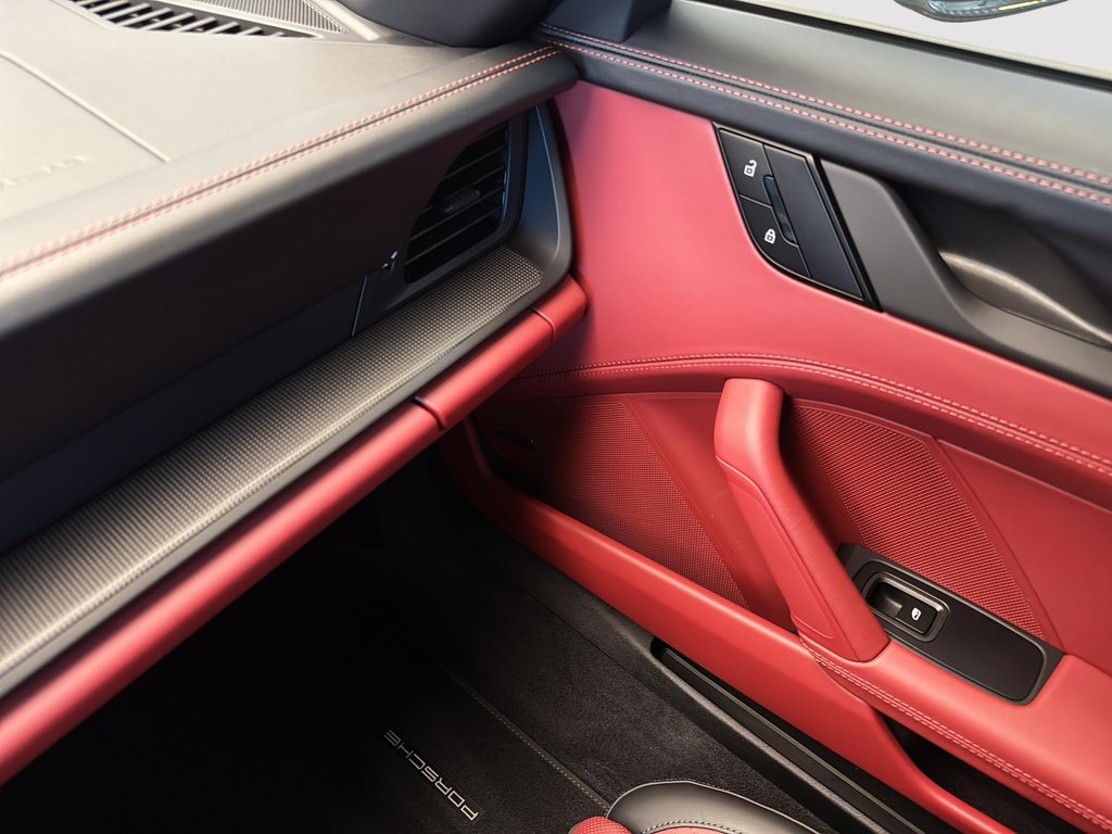 Porsche 911 Carrera 4 GTS Cabriolet 2025 à Laval, Québec - 33 - w1024h768px