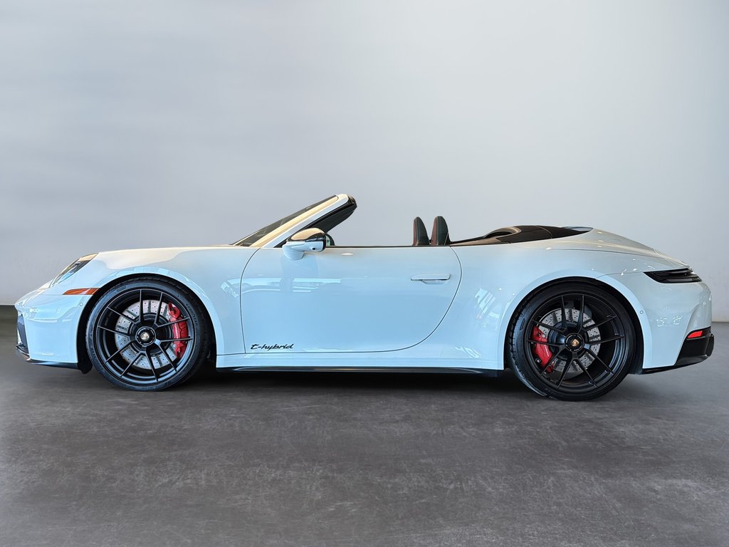 Porsche 911 Carrera 4 GTS Cabriolet 2025 à Laval, Québec - 2 - w1024h768px