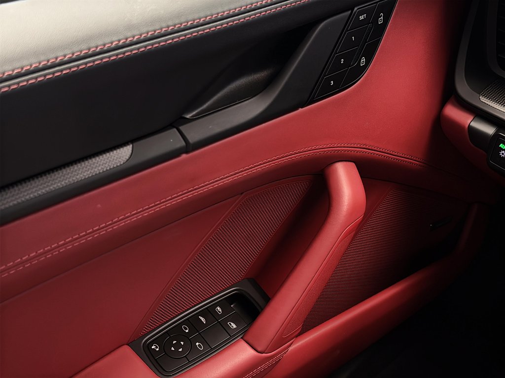 Porsche 911 Carrera 4 GTS Cabriolet 2025 à Laval, Québec - 24 - w1024h768px