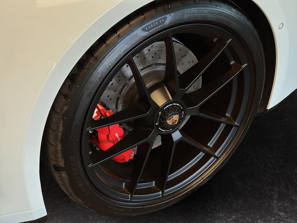 Porsche 911 Carrera 4 GTS Cabriolet 2025 à Laval, Québec - 10 - w1024h768px