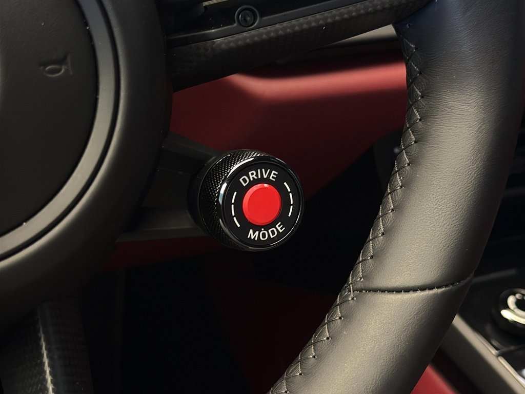 Porsche 911 Carrera 4 GTS Cabriolet 2025 à Laval, Québec - 30 - w1024h768px
