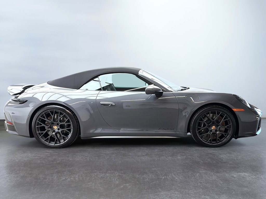 Porsche 911 Carrera 4 GTS Cabriolet 2025 à Laval, Québec - 8 - w1024h768px