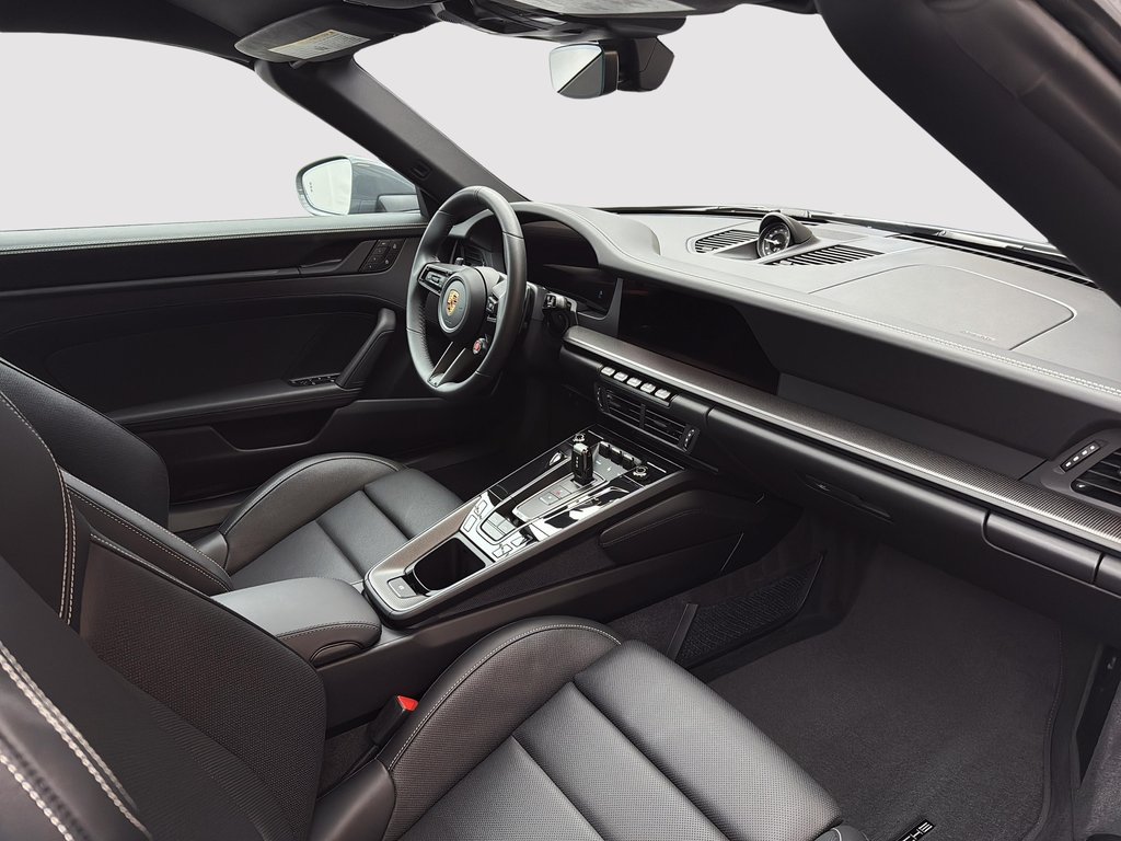 Porsche 911 Carrera 4 GTS Cabriolet 2025 à Laval, Québec - 31 - w1024h768px