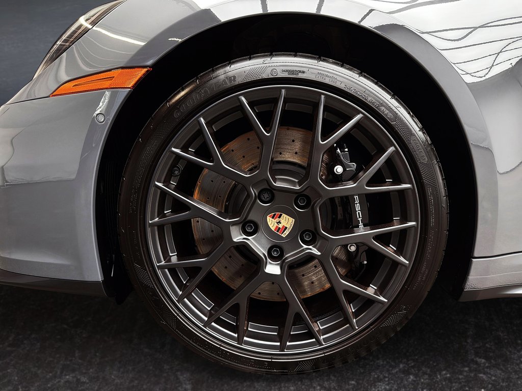 Porsche 911 Carrera 4 GTS Cabriolet 2025 à Laval, Québec - 15 - w1024h768px