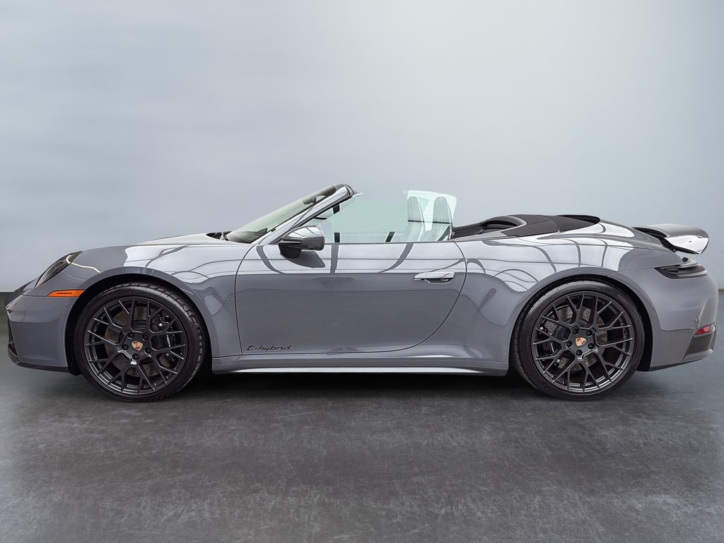 Porsche 911 Carrera 4 GTS Cabriolet 2025 à Laval, Québec - 2 - w1024h768px